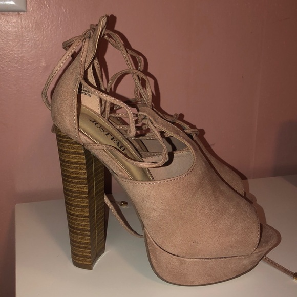 Nude Pumps - Picture 1 of 3